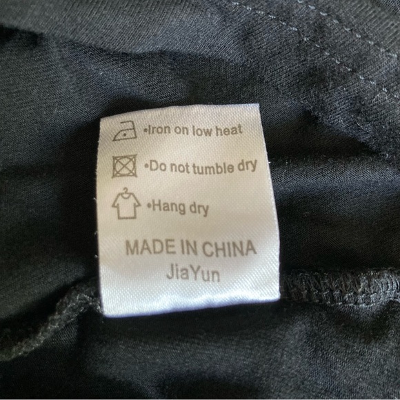 5/$15 Versatile Black Cold-Shoulder Swing-Style Top/Tunic Large - Picture 6 of 9